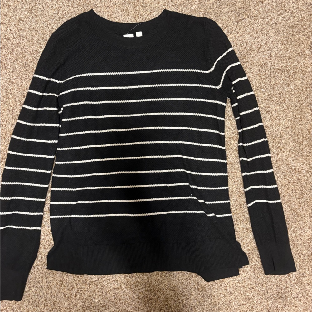 GAP Women's Black and White Striped Crewneck Sweater